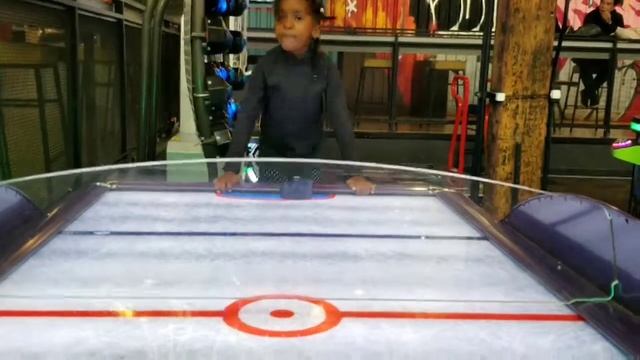 AIR FX AIR HOCKEY GAME | THE REC ROOM part1 смотреть онлайн