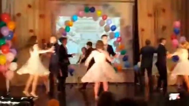 Анна Ардашева, 15 лет - выпускной в 9 классе "Вальс" смотреть онлайн