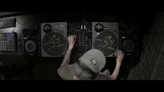 Rubibosh and Mevrik feat. Luger - Drop Dealerz смотреть онлайн