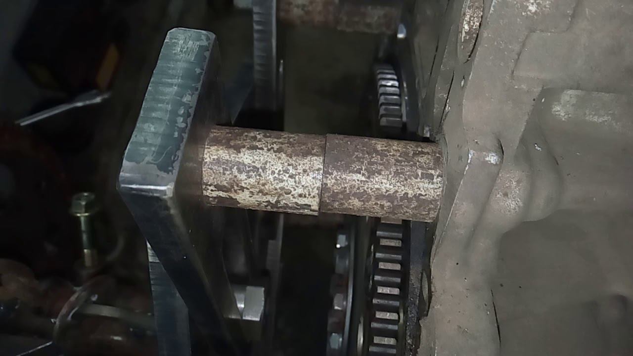 Самодельный кантователь двигателя с креплением к стене