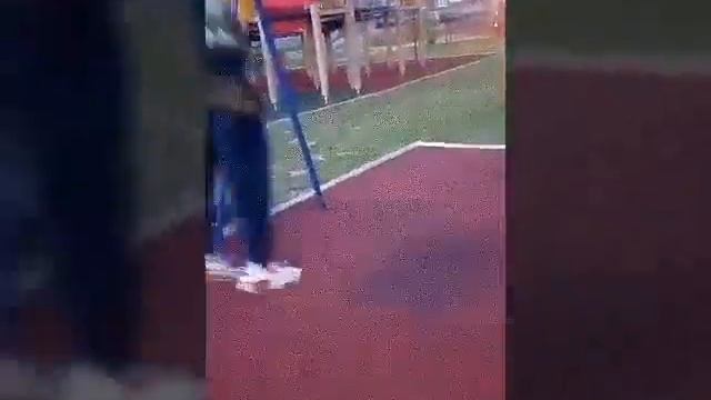 Застрял на качелях. Забомбило! смотреть онлайн
