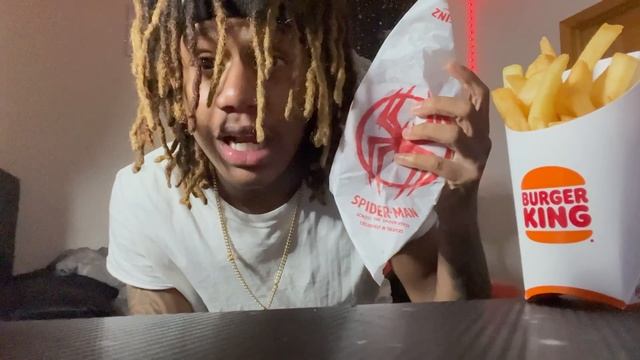 EATING SPIDER MAN BURGER? *RED BURGER*? смотреть онлайн