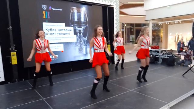 Группа поддержки ХК Автомобилист Ice drivers!!!4.02.2023. Veer Mall!!! смотреть онлайн