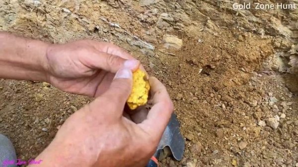 how to finding gold! a gold miner found a lot of gold & gemstone under stone