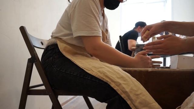 леплю тарелку в гончарной школе "Колокол" смотреть онлайн