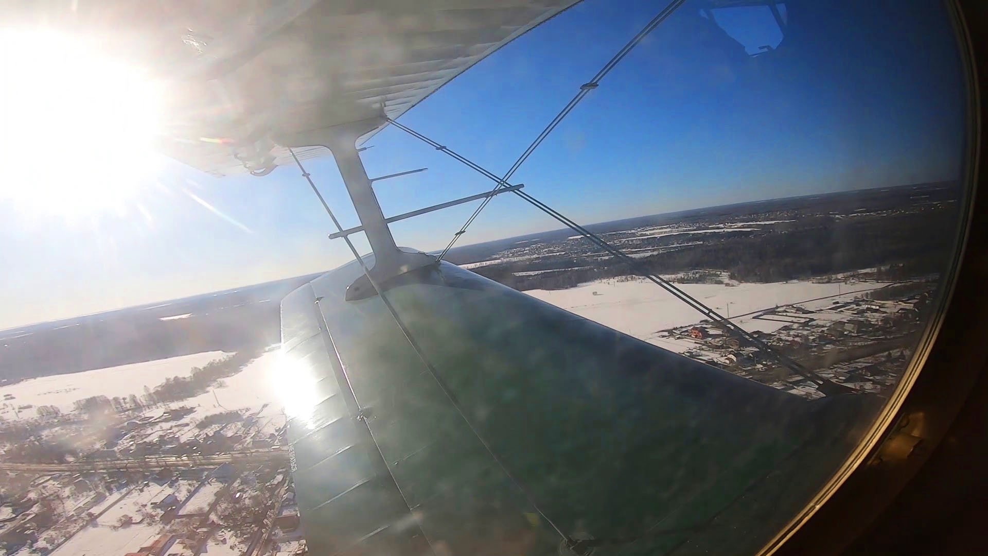 Взлет на биплане Ан2 с зимнего аэродрома