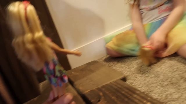 Surprise JUNGLE BiRTHDAY!! Adley & Mom play pretend as Barbie & Chelsea! Dad is our pet Monkey ? смотреть онлайн