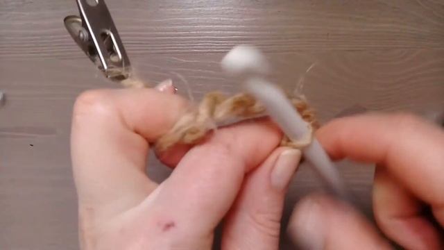 КАК СДЕЛАТЬ ВИТОЙ ШНУР СВОИМИ РУКАМИ ЗА 5 МИНУТ. УРОКИ ВЯЗАНИЯ смотреть онлайн