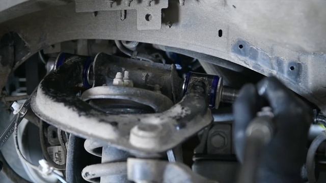 Fitting Bushes and Shackles to a Ford Ranger Wildtrak смотреть онлайн