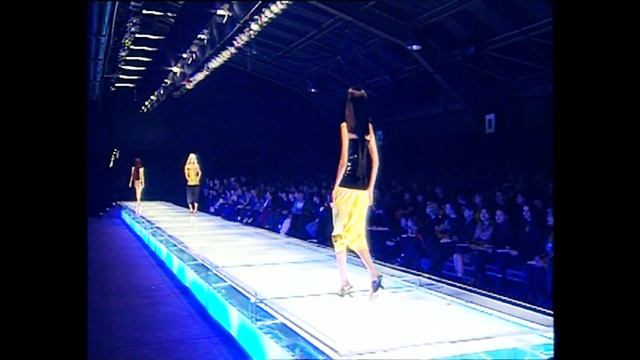 Alexander McQueen’s Spring 1998 Golden Shower Collection-Full Runway Show-Style.com