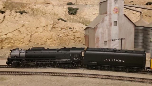 Athearn Genesis FEF 4-8-4 Union Pacific Mail Train HO Scale смотреть онлайн
