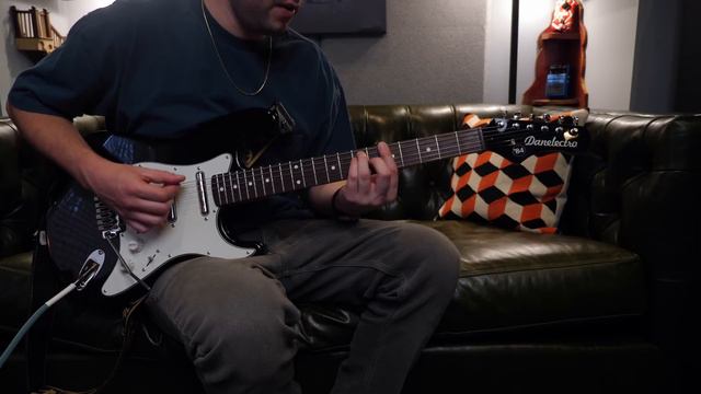 9 Культовых Гитарных Риффов, Которые Вы можете выучить практически мгновенно смотреть онлайн