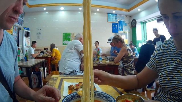 Путь из отеля Pearl River Garden в халяльную кафешку (в сторону ТЦ Ананас).Хайнань. Ноябрь 2018 г. смотреть онлайн