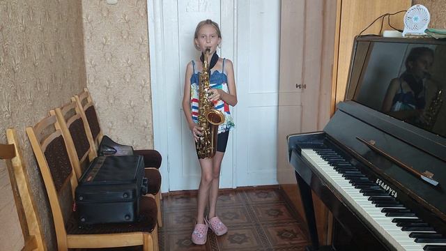 Васькович Евгения(1 кл саксофон);р.н.п."Во саду ли в огороде" смотреть онлайн