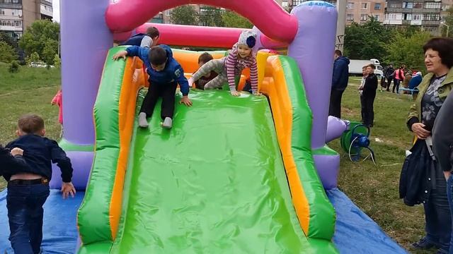 Батут на фестивале им.Марии Приймаченко Краматорск 20 мая. Тел. 0959160348 смотреть онлайн