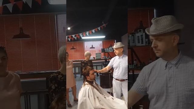 Обучение мужским стрижкам у Тэда Уоткинса смотреть онлайн