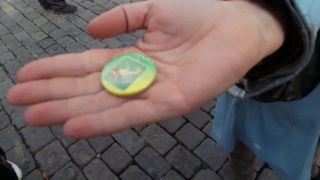 Харьковчанки привозного бандерлога попустили  27 09 2014 StopKievNazi SaveDonbassPeople.mp4