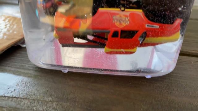 Monster Jam Toys 🐠 FISHTANK FALL 🐟 Super 8 Lane Downhill WATER Race 💦 32 Color Change Monster Truck