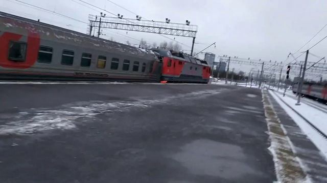 Санкт-Петербург. Поезд №73 Тюмень - Санкт-Петербург прибыл на Ладожский вокзал. смотреть онлайн