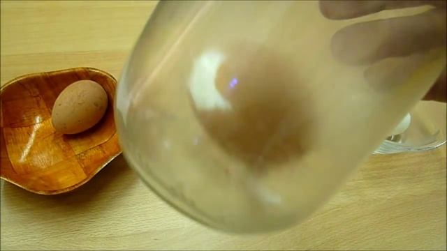 Как быстро очистить яйцо за 5 сек / How To Clean The Egg In 5 Seconds