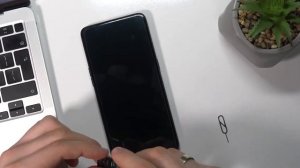 Как вставить сим карту в OPPO Reno 10X Zoom / Вставить карту памяти в OPPO Reno 10X Zoom