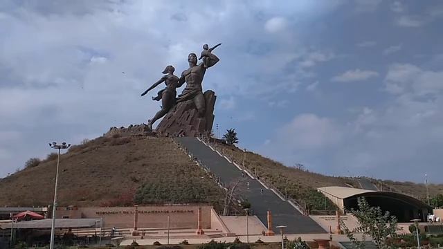 Сенегал. Дакар. Монумент Возрождение Африки. смотреть онлайн