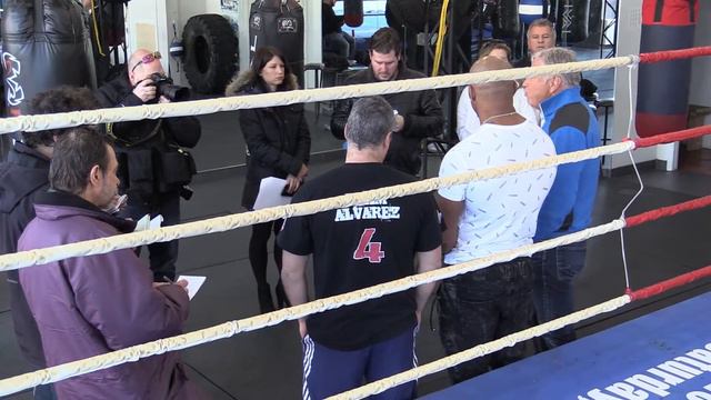 Heavyweight boxer Oscar Rivas смотреть онлайн