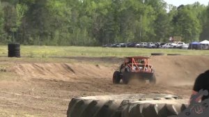 Джипы в гонке с прыжками Mega Truck Racing