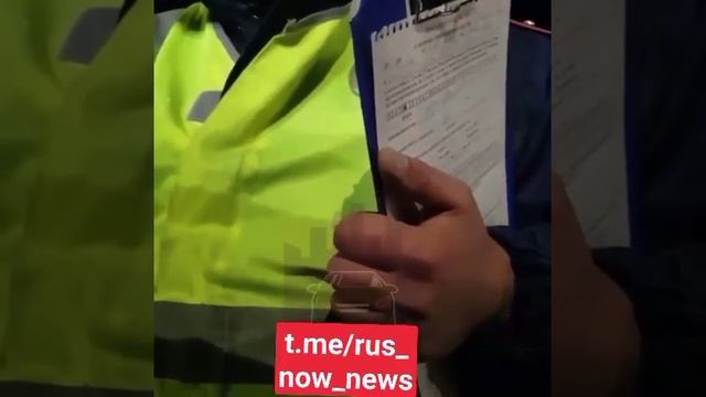 Пьяный красноярский блогер решил покачать права и обозвать гаишников смотреть онлайн
