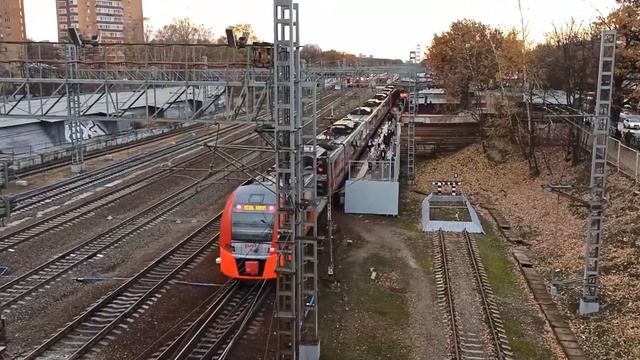 Эс2г-023 и Эс2г-030. Вид с моста. Ленинградское направление смотреть онлайн
