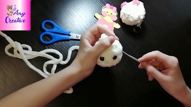 Мастер класс по вязанию уточки Лалафанфан  брелок. Вяжем крючком.