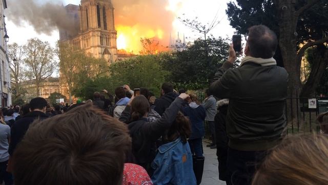 ПОЖАР СОБОР ПАРИЖСКОЙ БОГОМАТЕРИ/ INCENDIE A NOTRE DAME DE PARIS 15.04.2019 смотреть онлайн