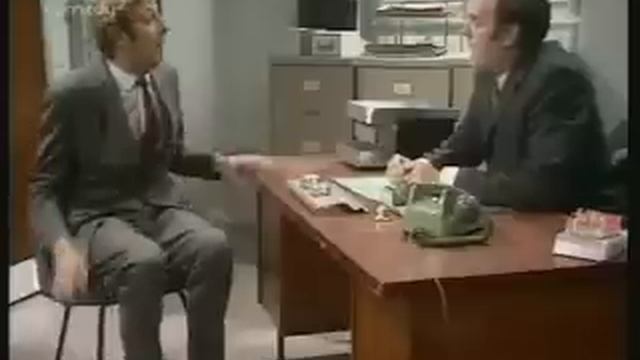Monty Python - Silly job interview смотреть онлайн