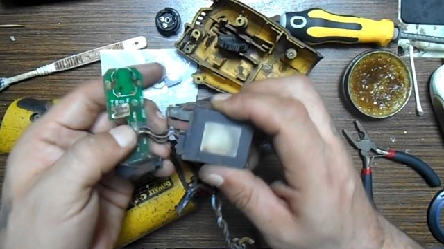 Ремонт болгарки "DeWALT". смотреть онлайн