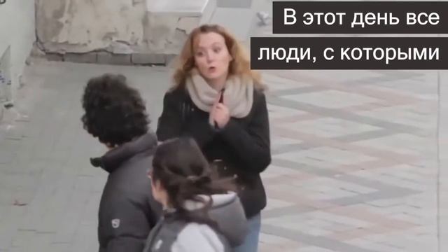 Жители города выучили язык жестов, чтобы сделать сюрприз глухому парню смотреть онлайн