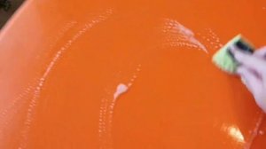 Стеклянный стол без разводов : необычное средство для чистки!