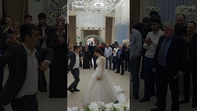 танец друзей жениха на Даргинской свадьбе смотреть онлайн