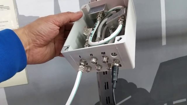 ТВ ДМВ усилитель 30 Дб шесть выходов один бокс