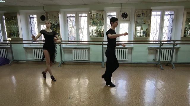 Основні рухи у танці Ча-ча-ча. Ансамбль спортивного бального танцю "Престиж". Керівник Афтєній О.С. смотреть онлайн
