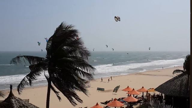 Вьетнам/Вид из номера в полдень/Отель MUINE OCEAN STAR RESORT/Рай для серфинга смотреть онлайн