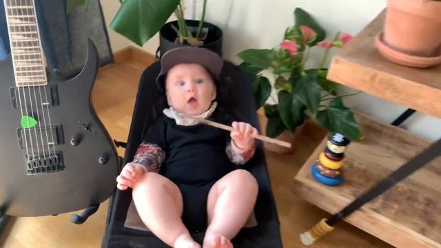 Подарок на 6 месяцев ? Модный прикид для фото ? Болтает на своём языке ? Будни мамы в Швеции смотреть онлайн