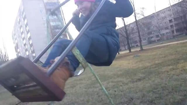 Как катаются на качелях норм. Люди/ я смотреть онлайн
