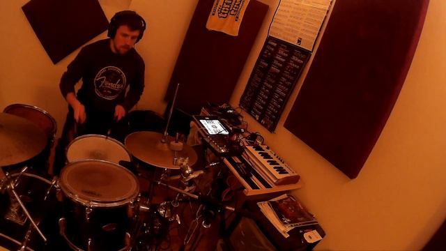 Drums through a korg monotron, vocoder, and MIDI controller смотреть онлайн
