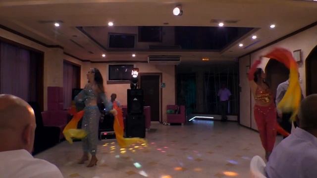 Arabic dance. Дуэт "Крошки", бар - ресторан "Встреча", КУРСК. смотреть онлайн