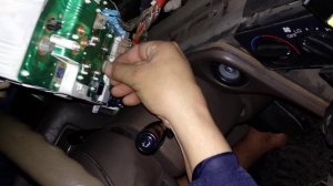 Как поменять лампочки в панели приборов Toyota Camry 10