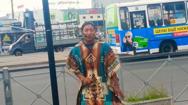 Индеец поёт очень классно Despacito, Санкт-Петербург 11.06.19