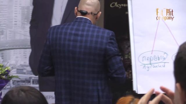 Радислав Гандапас. Лидерство и факторы успеха | Fit Hit Company смотреть онлайн