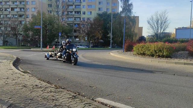 Son and Yamaha XVZ 1300 Royal Star Venture pulling trailer смотреть онлайн