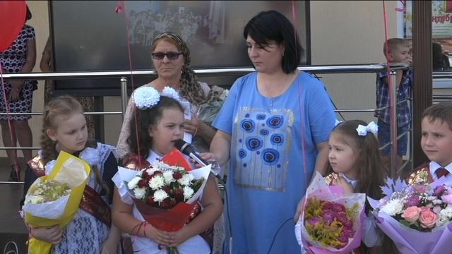 Праздник "Первого звонка"в Чернышевской школе смотреть онлайн