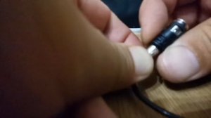 Разъединение круглого подпружиненного разъёма оригинальной штатной антенны на ауди А6